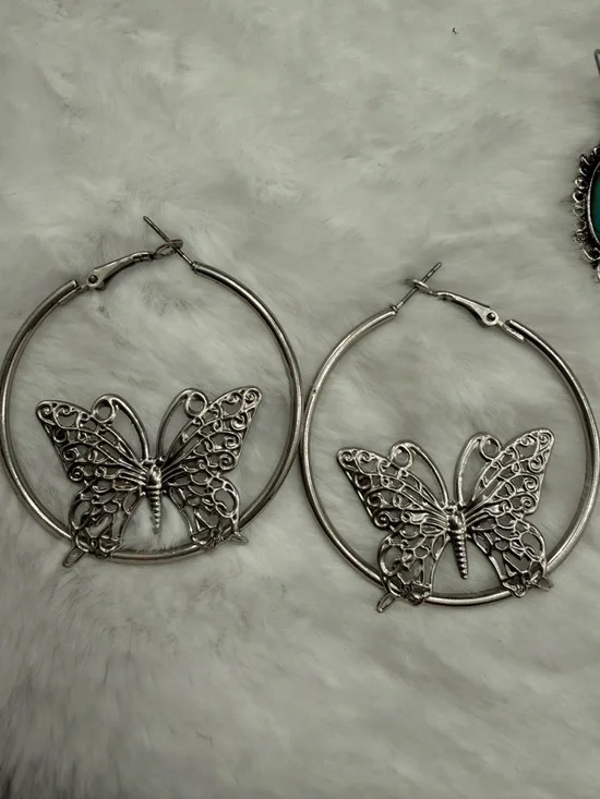 Silver tone pierced earring lot-Butterfly Hoops, Turquoise Oval & Filigree Drop - Picture 6 of 7